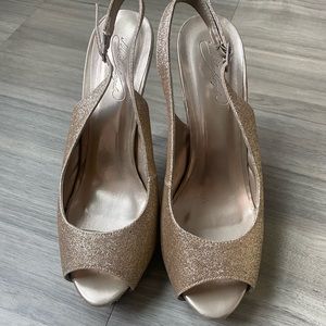 Gold Sparkley Heels ✨